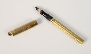 Small 14K gold fountain pen. Provenance: Estate of Dr. Thomas & Alice Kugelman, Bloomfield, Connecticut.