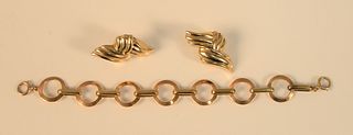 14K gold bracelet along with a pair of earrings, 20 grams.