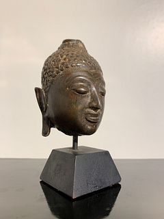Small Thai Chiang Saen Bronze Buddha Head, 16th Century
