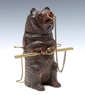 AN EARLY 20TH C. BLACK FOREST CARVED BEAR PIPE STAND