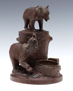 AN EARLY 20TH C. BLACK FOREST CARVED HUMIDOR WITH BEARS