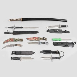 Colección de cuchillos de combate y katana. China, Pakistán y EUA, SXX. Hojas de acero con empuñaduras en diferentes materiales. Pz: 8