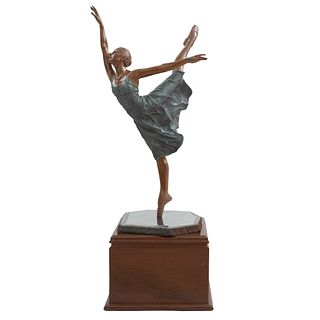 Javier Villareal. Bailarina. Firmada. Fundición en bronce patinado 3/24. Con base de metal. 97 x 51 x 56 cm