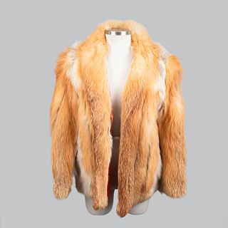Abrigo corto de piel de zorro, naranja de la marca David Green. Detalles de conservación. Talla aproximada: Chica.