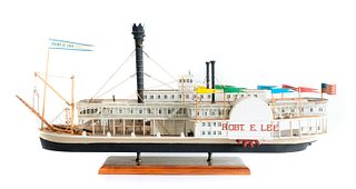 Model of A Paddle Steamboat Robert E. Lee