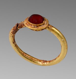 Ancient Roman Gold Ring with Garnet c.2nd cent AD. 