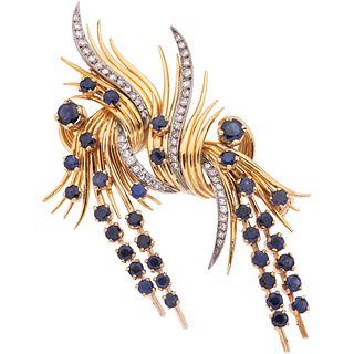 SAPPHIRES AND DIAMONDS BROOCH. 14K YELLOW GOLD AND PALLADIUM SILVER