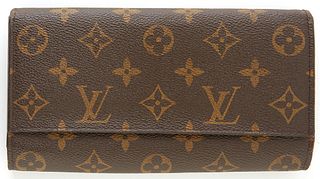 Louis Vuitton Sarah New 16 Slots, the brown monogram coated canvas with a golden brass snap, opening to three card holder compartmen...