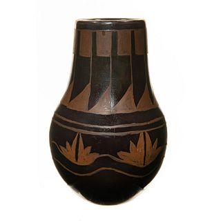 Native American Santa Clara Pueblo Vase
