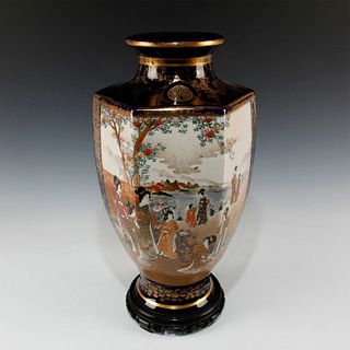 Large Japanese Vase With Gilt And Cobalt