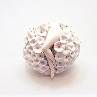Lladro Porcelain Figurine, Floral Dreams 1008365