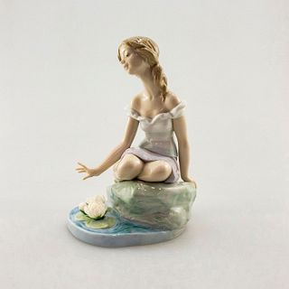 Lladro Porcelain Figurine, Reflections Of Helena 01007706