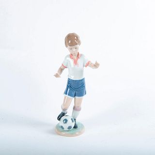 Lladro Porcelain Figurine, Soccer Practice 01006198
