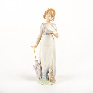 Lladro Porcelain Figurine, Summer Stroll 01007611