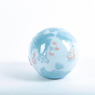 Lladro Porcelain Paperweight, 16Th Century Globe 01007551