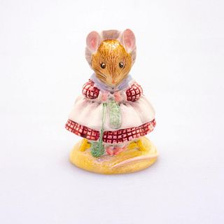 Beswick Beatrix Potter Figurine, Mouse Knitting
