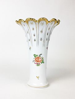 Large Herend vase with scalloped top