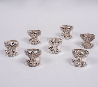 Juego de 7 servilleteros. México, inicios del siglo XX. Elaborados en plata calada y cincelada. Peso total: 390 g.