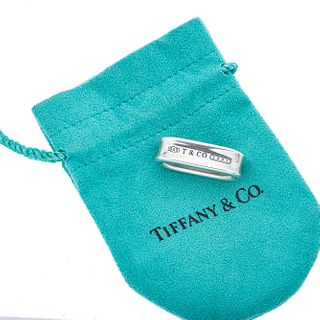 Pendiente en plata .925 de la firma Tiffany &  Co. Colección 1837. Peso: 9.7 g. Funda original.