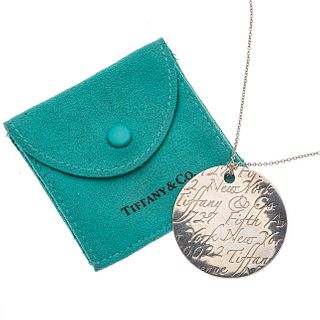 Collar y pendiente en plata .925 de la firma Tiffany & Co. Colección Notes. Peso: 25.6 g. Funda original.