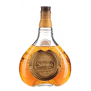 Johnnie Walker. Swing. Blended. Scotch whisky. En presentación de 750 ml.