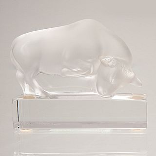 Toro. Francia. Siglo XX. Elaborado en cristal opaco Lalique. Firmado. 9 x 4 x 11 cm