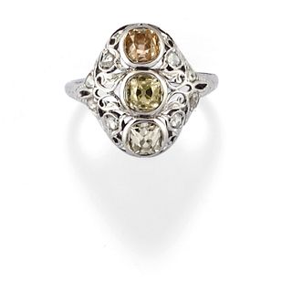A 18K white gold and diamond ring, first half of 20th Century