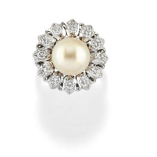 Mario Buccellati - A 18K white gold, cultured pearl and diamond ring