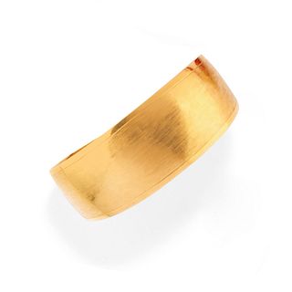 A 18K yellow gold bracelet