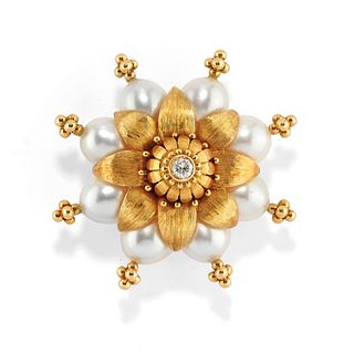 A 18K yellow gold, diamond and pearl brooch