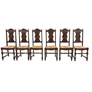 Lote de 6 sillas. Francia. Siglo XX. Estilo Bretón. En talla de madera de roble Con respaldos semiabiertos, asientos de palma.