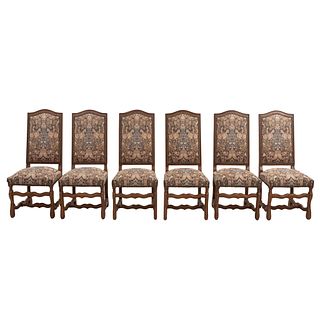 Lote de 6 sillas. Francia. Siglo XX. Estructura de madera de nogal. Con respaldos cerrados y asientos en tapicería.