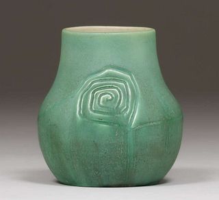 Hampshire Pottery Emoretta Matte Green Vase c1910