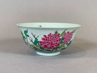 Chinese Qing Style Polychrome Bowl