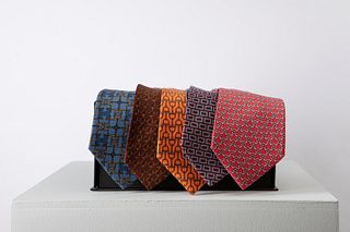 Hermès - Lot of five ties