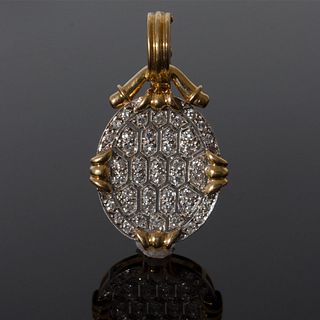 Colgante ovalado en oro bicolor calado con diamantes.