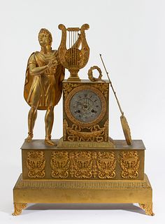 Reloj de sobremesa Imperio en bronce con figura de Apolo. Francia, siglo XIX.