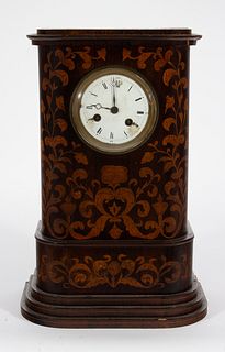Reloj de sobremesa en madera con marquetería de finales del siglo XIX.
