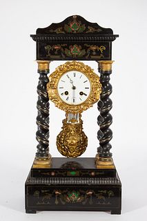 Reloj de pórtico Napoleón III en madera ebonizada con marquetería de latón. Francia, finales del siglo XIX.