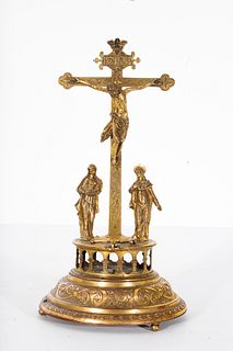 Escuela española del siglo XVII. "Calvario". Grupo en bronce con Cristo crucificado.