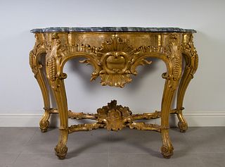Consola Carlos III en madera tallada y dorada y sobre en mármol. España, finales del siglo XVIII.