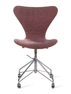 Arne Jacobsen
(Danish, 1902-1971)
Series 7 Chair, model 3117,Fritz Hansen, Denmark