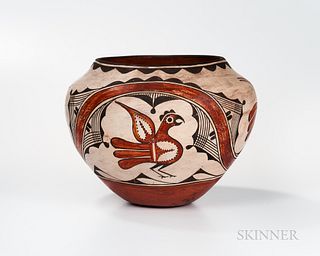 Southwest Polychrome Pottery Olla, c. first quarter 20th century, the high-shouldered form with flying bird motifs and single red undul