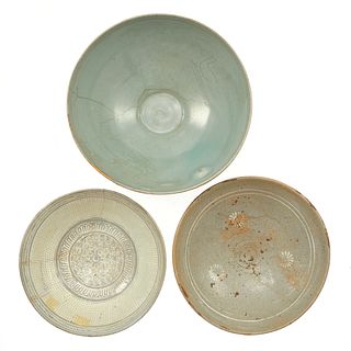 Three Korean Celadon Glazed Bowls, Goryeo Dynasty 