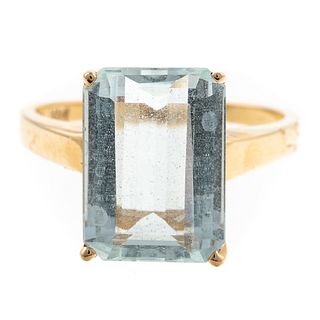 A 6.00 ct Aquamarine Cocktail Ring in 14K