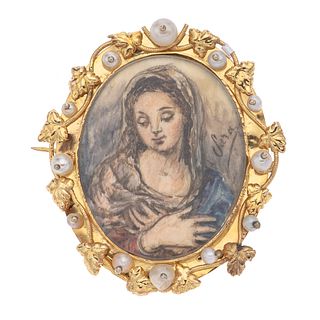 Prendedor con perlas en oro amarillo de 12k con miniatura pintada a mano. Imagen de una dama. 12 perlas cultivadas color crema.<...
