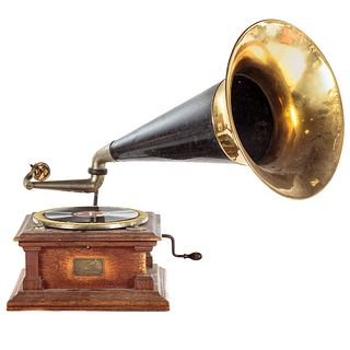 Victor V Oak Phonograph with Brass Bell Horn