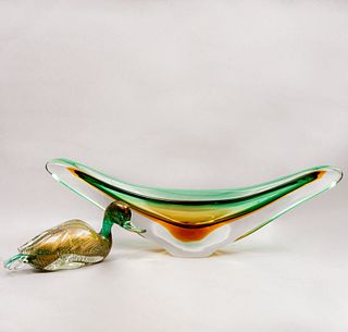 Lote de pato y góndola. Italia años 70. Elaborados en cristal de murano con detalles en esmalte al oro. Diseño orgánico.