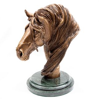 ESTEVEZ Busto de caballo Firmado y fechado 1950 Fundición en bronce Con base circular de mármol verde jaspeado  35 x 30 x 12 cm