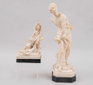 Lote de 2 esculturas masculinas. Siglo XX. Elaboradas en pasta Acabado crudo Con bases color negro 41 x 13 x 12 cm con base (mayor)